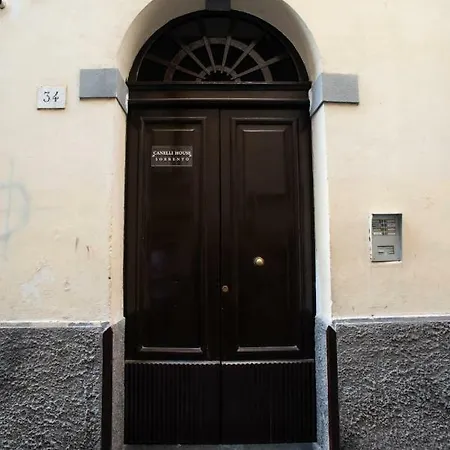 Appartamento Canelli House *
